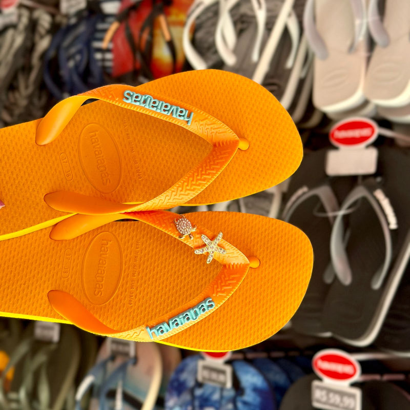 Havaianas Top Amarelo Pop + Pin Logo, Tartaruga e Estrela do Mar