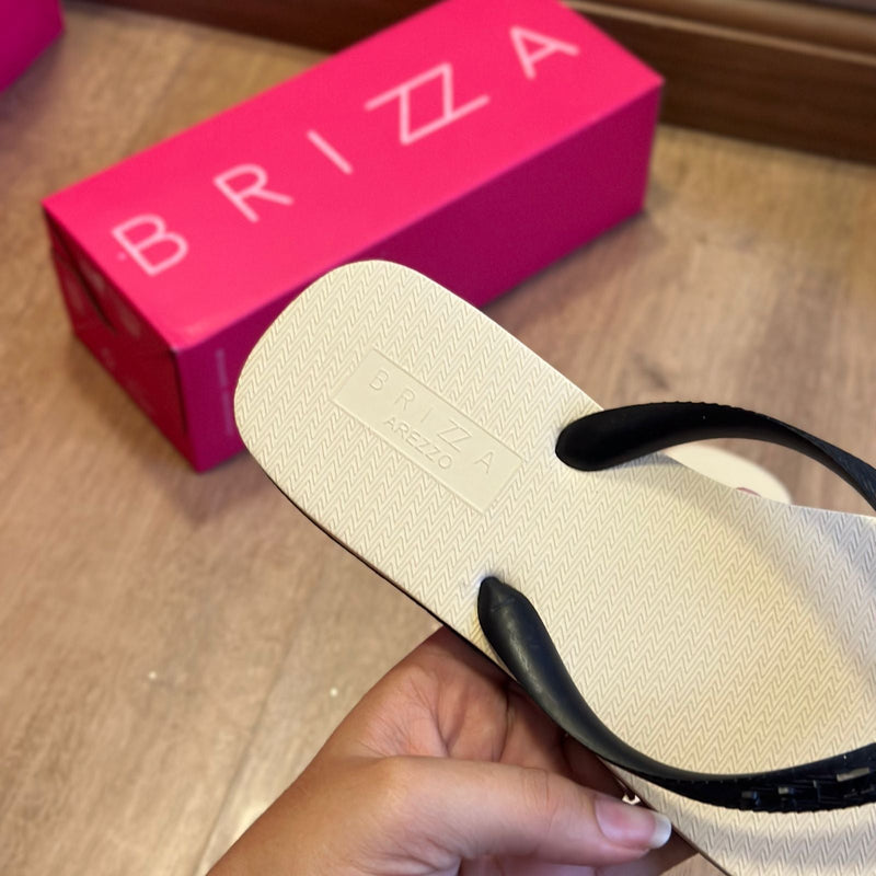 Chinelo de Dedo Arezzo Bicolor Roma Basics Z190350006