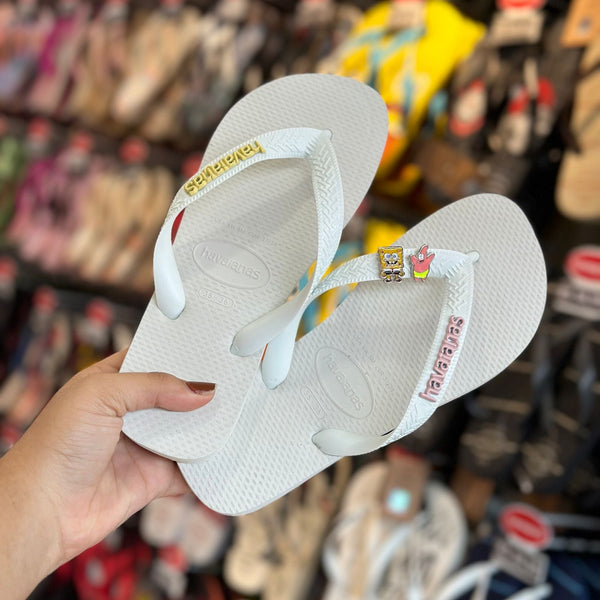 Havaianas Top (Branco) + Placa Logo + Pin Bob Esponja e Patrick