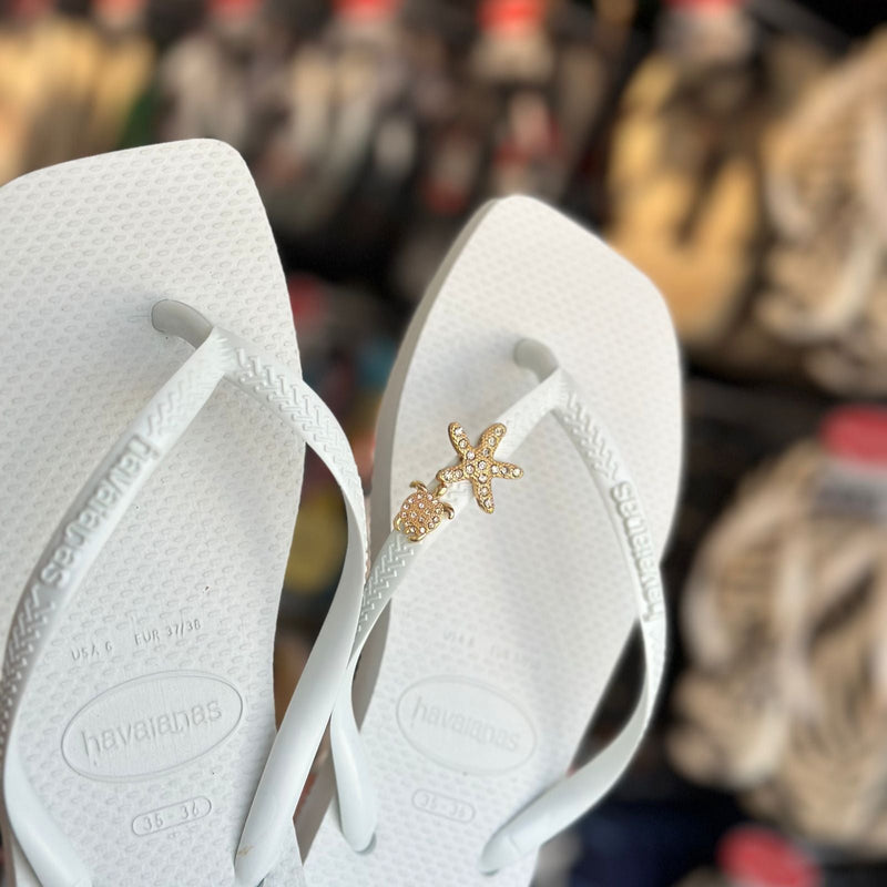 Havaianas Slim Square (Branco) + Pin Tartaruga e Estrela do Mar