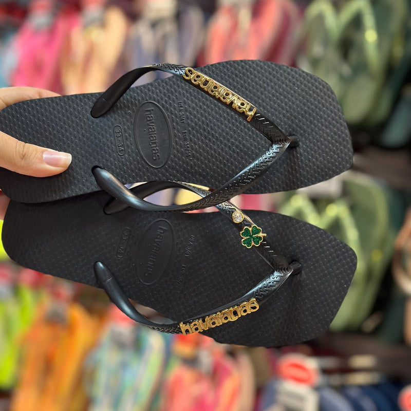 Havaianas Slim Square + Placa Logo + Pin Trevo e Ponto de Luz