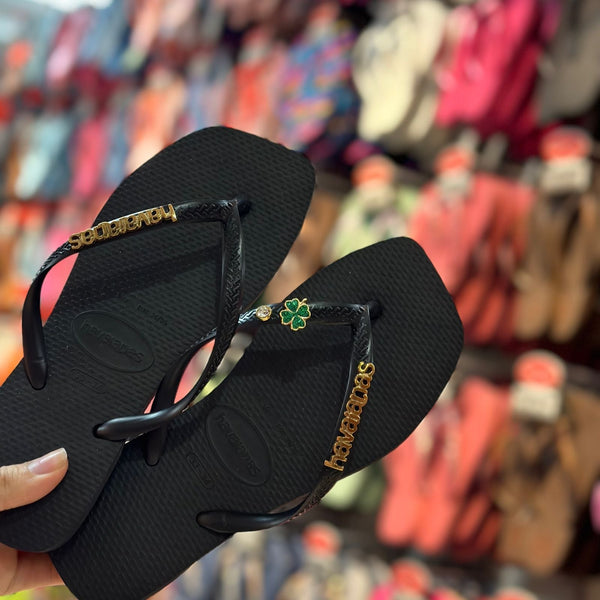 Havaianas Slim Square + Placa Logo + Pin Trevo e Ponto de Luz