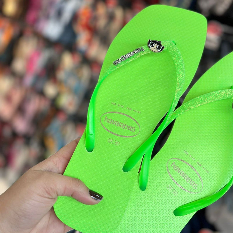 Havaianas Slim Square Glitter Neon + Pin Meninas Super Poderosas