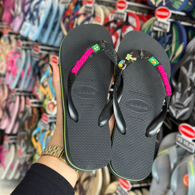 Havaianas Brasil + Placa Logo + Pin Tucano e Coqueiro