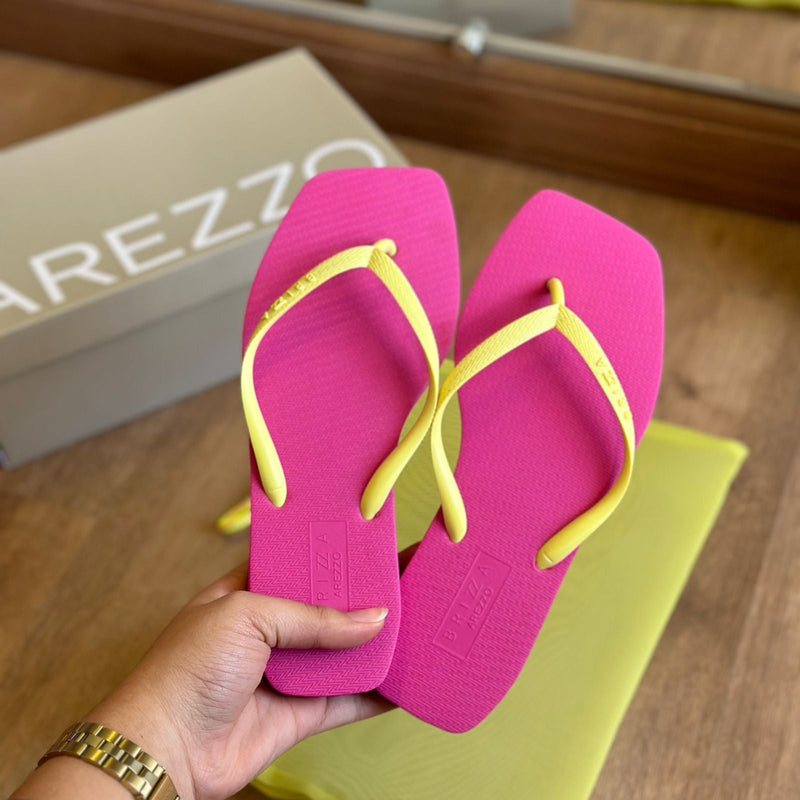 Kit Chinelo de Dedo Arezzo e Necessaire Z190270158