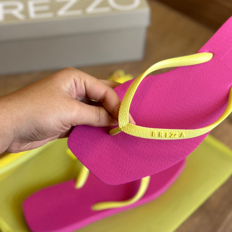 Kit Chinelo de Dedo Arezzo e Necessaire Z190270158