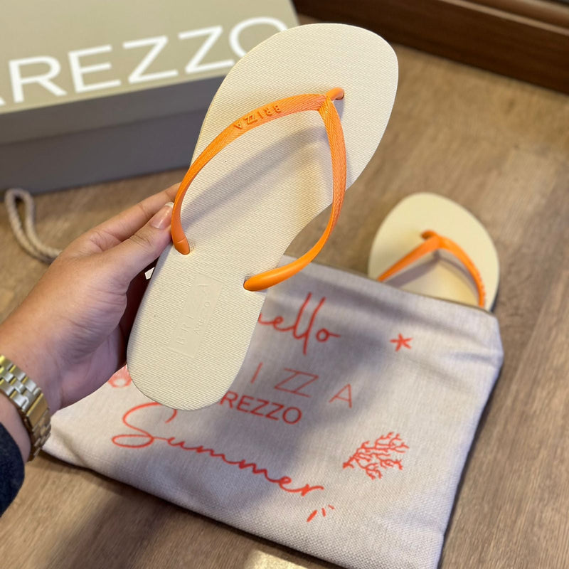 Chinelo de Dedo Arezzo e Laranja e Necessaire Z190260071