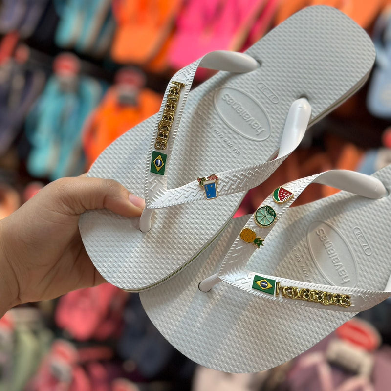 Havaianas Brasil + Placa Logo Dourado + Pin Drink, Abacaxi, Limão e Melancia