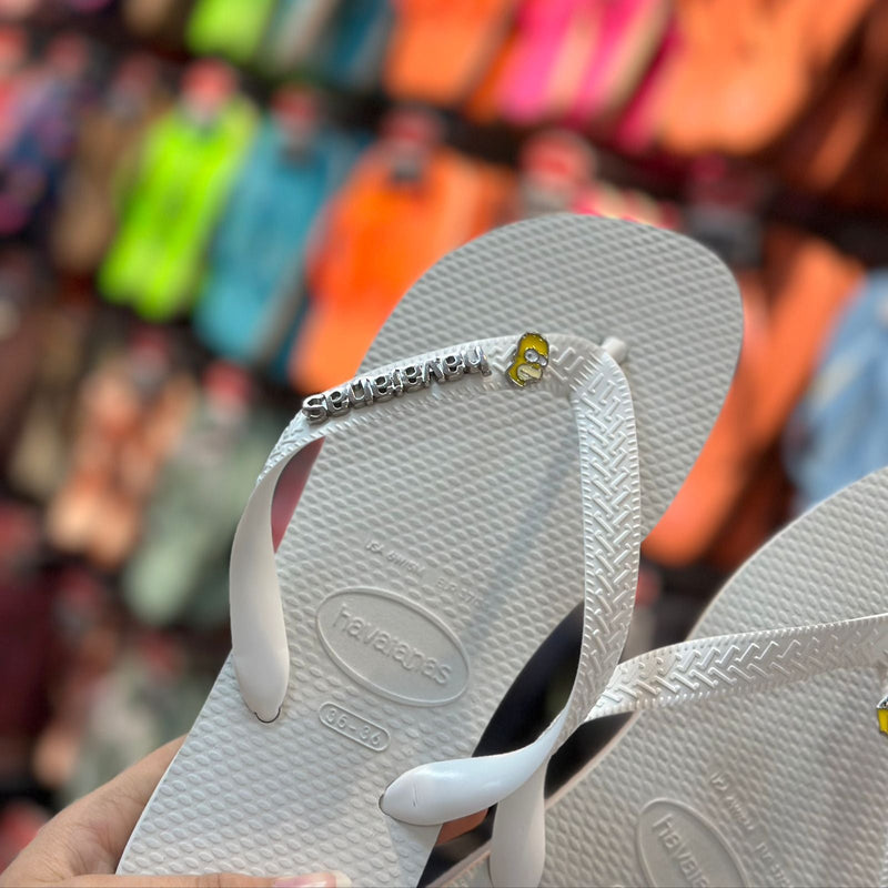 Havaianas Top + Placa Logo Prata + Pin Marge e Homer Simpsons