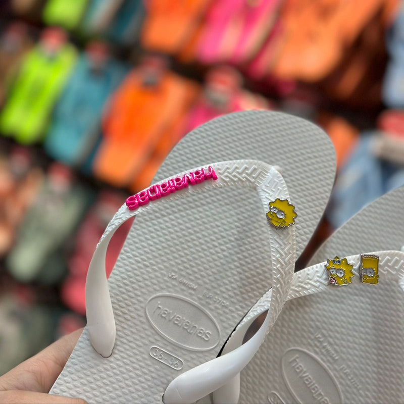 Havaianas Top + Placa Logo Rosa + Pin Lisa, Bart e Maggie Simpsons