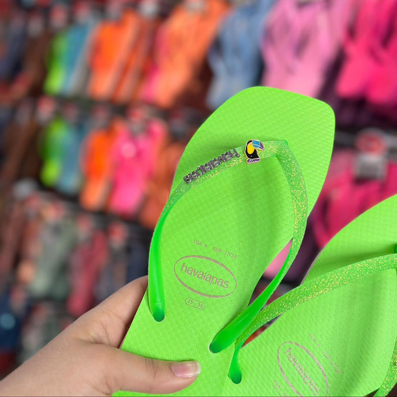 Havaianas Slim Square Glitter Neon + Pin Tucano e Coqueiro