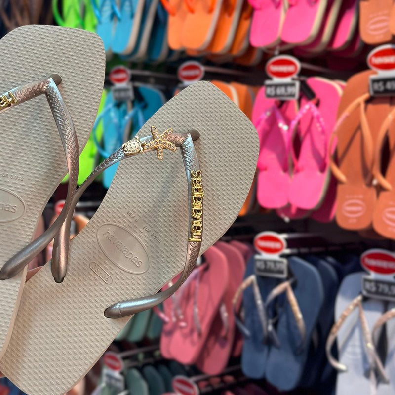 Havaianas Slim Square + Placa Logo Dourado + Pin Tartaruga e Estrela do Mar