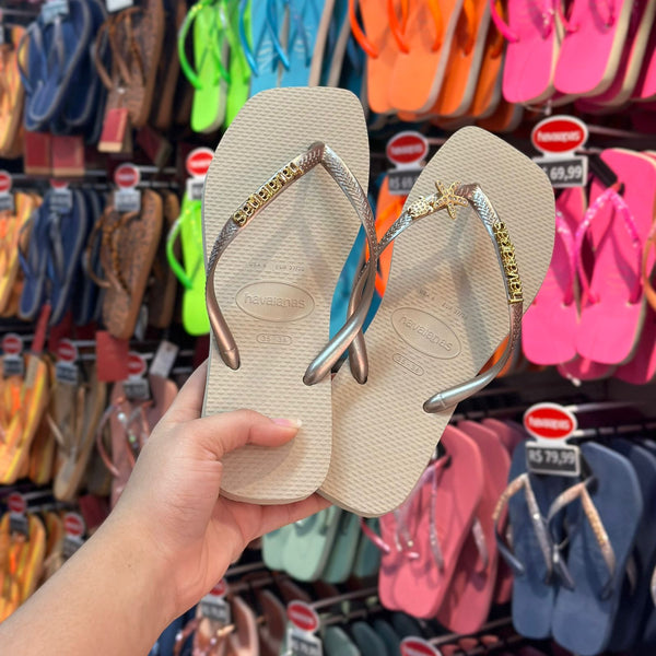 Havaianas Slim Square + Placa Logo Dourado + Pin Tartaruga e Estrela do Mar