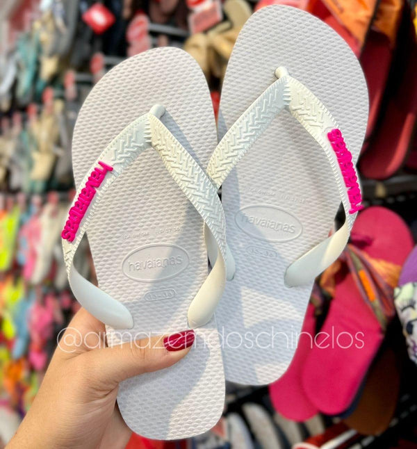 Havaianas Top (Branco) + Pingente Placa Logo Havaianas