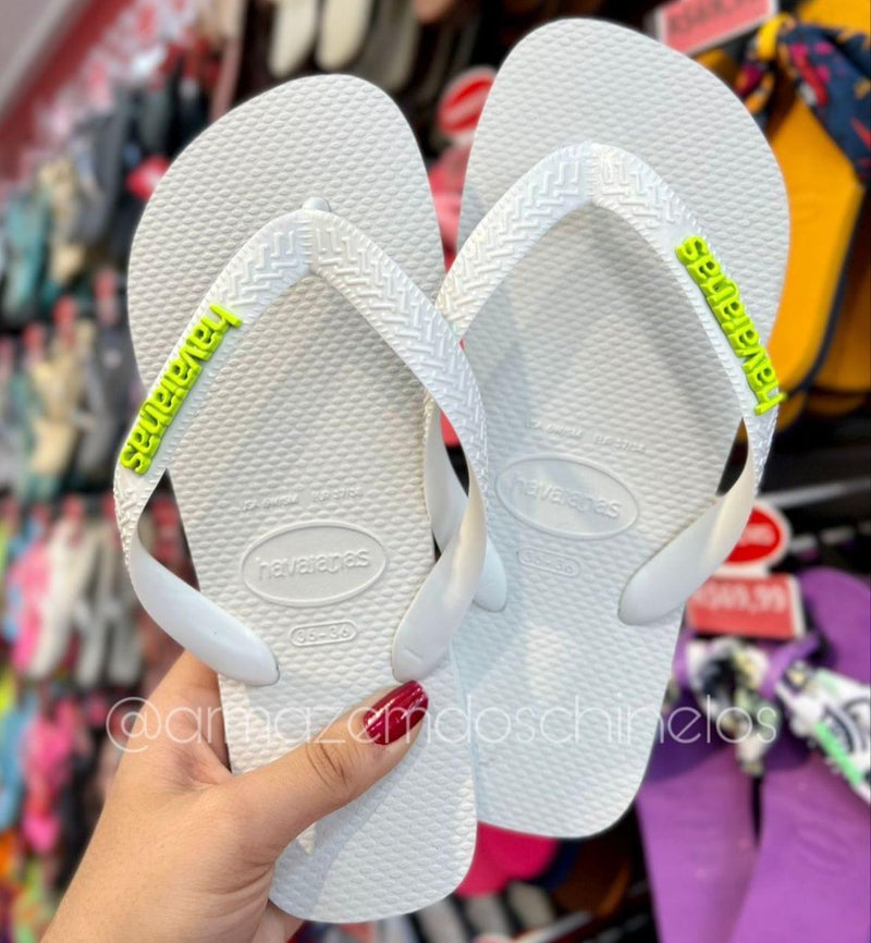 Havaianas Top (Branco) + Pingente Placa Logo Havaianas