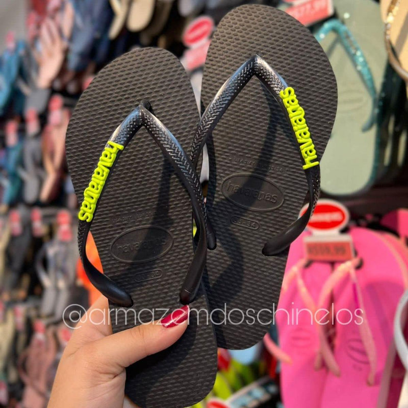 Havaianas Slim + Pingente Placa - (Preto)