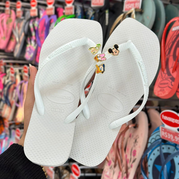 Havaianas Slim Square (Branco) + Pingente Pateta, Margarida, Pato Donald e Mickey Mouse