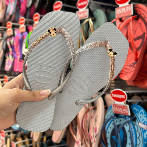 Havaianas Slim Square Glitter (cinza gelo) + Pingente Minnie e Mickey